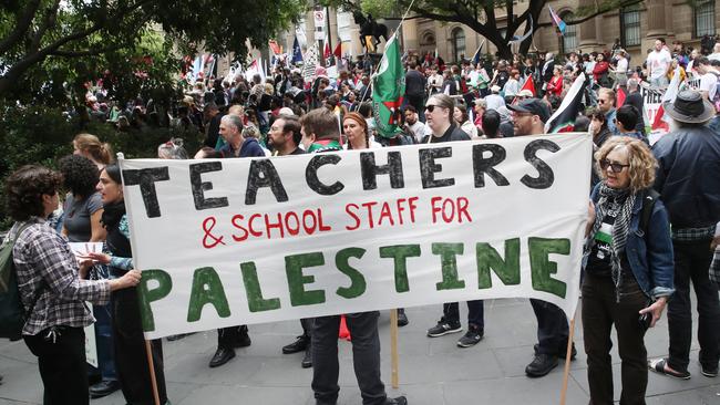 Protesters at a free Palestine rally in Melbourne CBD. Picture: NCA NewsWire/David Crosling