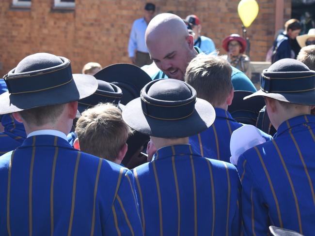 Denny spent time with about a dozen Toowoomba students who made the trek down to Allora (Photo: NRM)