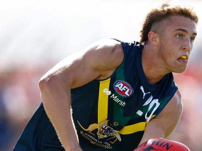 Bo Allan handballs. Picture: Michael Willson/AFL Photos via Getty Images