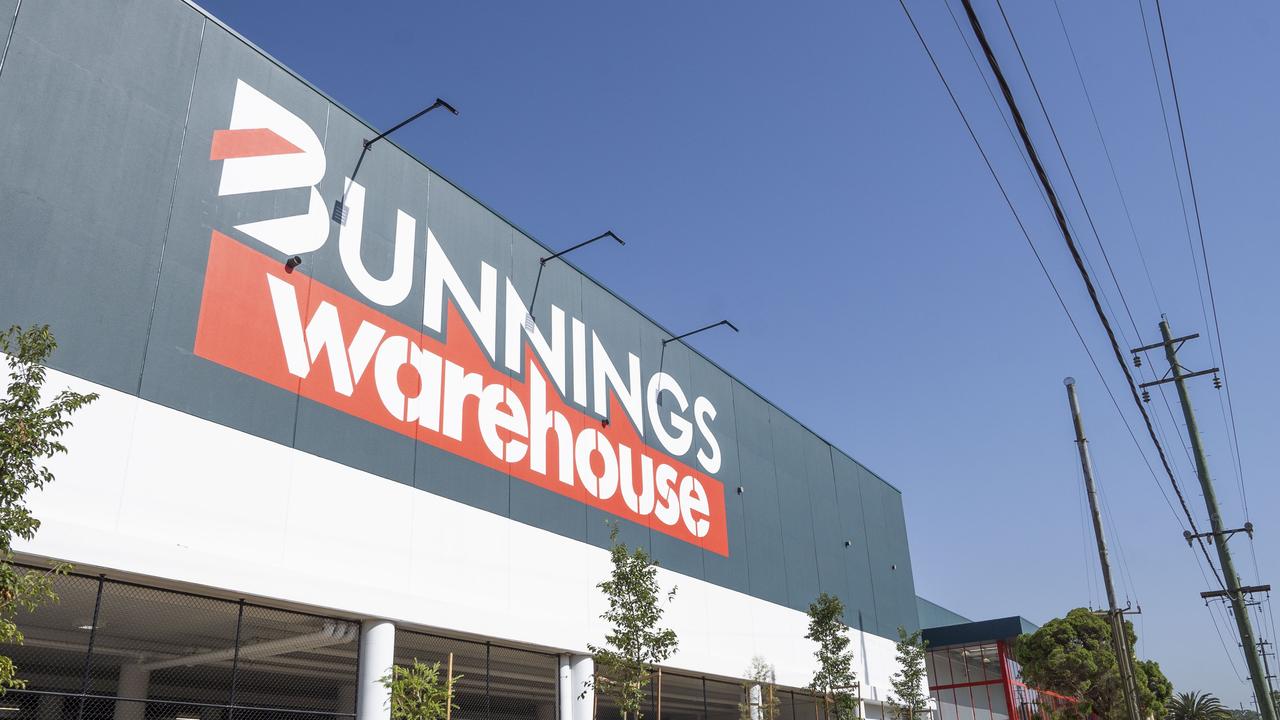 If you want to avoid the crowds this is when you should shop at Bunnings. Picture: Matthew Vasilescu/AAP