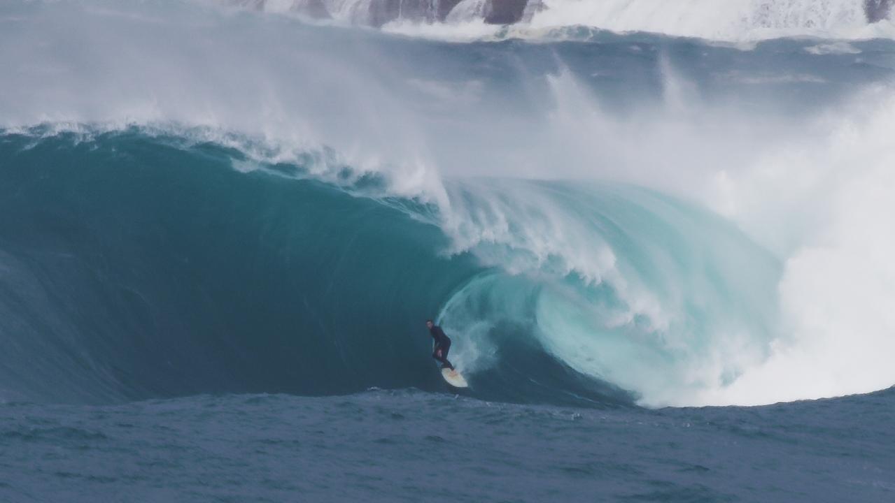 Huge swell gifts rare opportunity for Sydney's big wave surfers