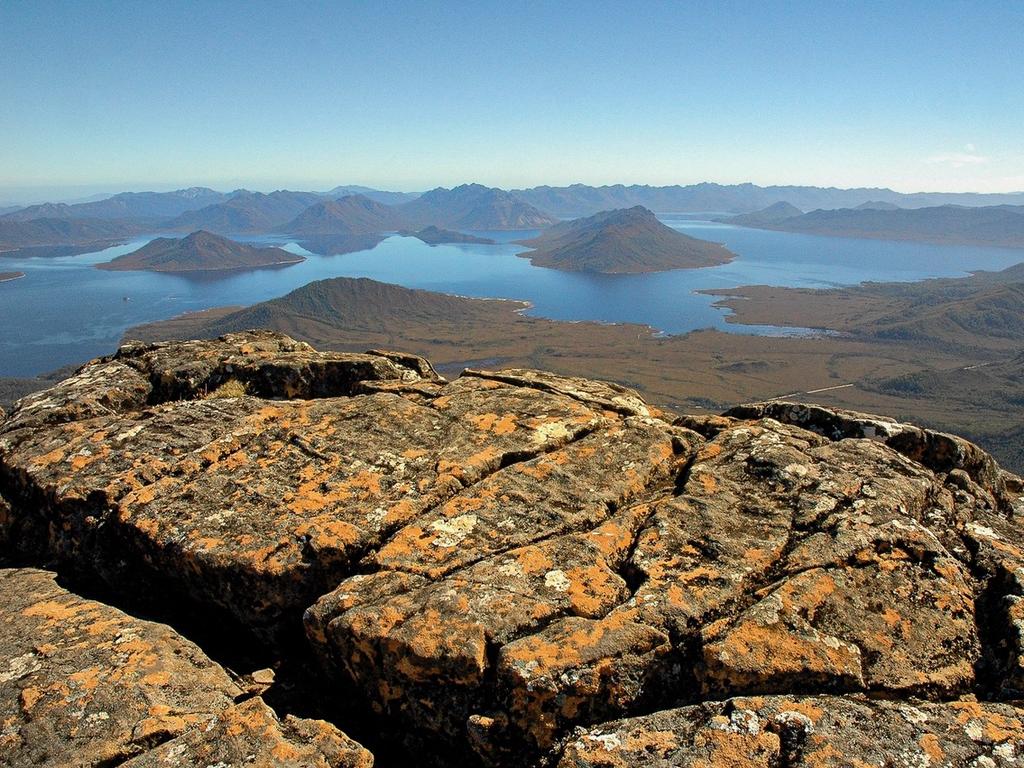 Mt Eliza with Lake Pedder in the background Picture: Ron Rainbow. Your Focus on Tasmania ***ONE TIME USE ONLY***