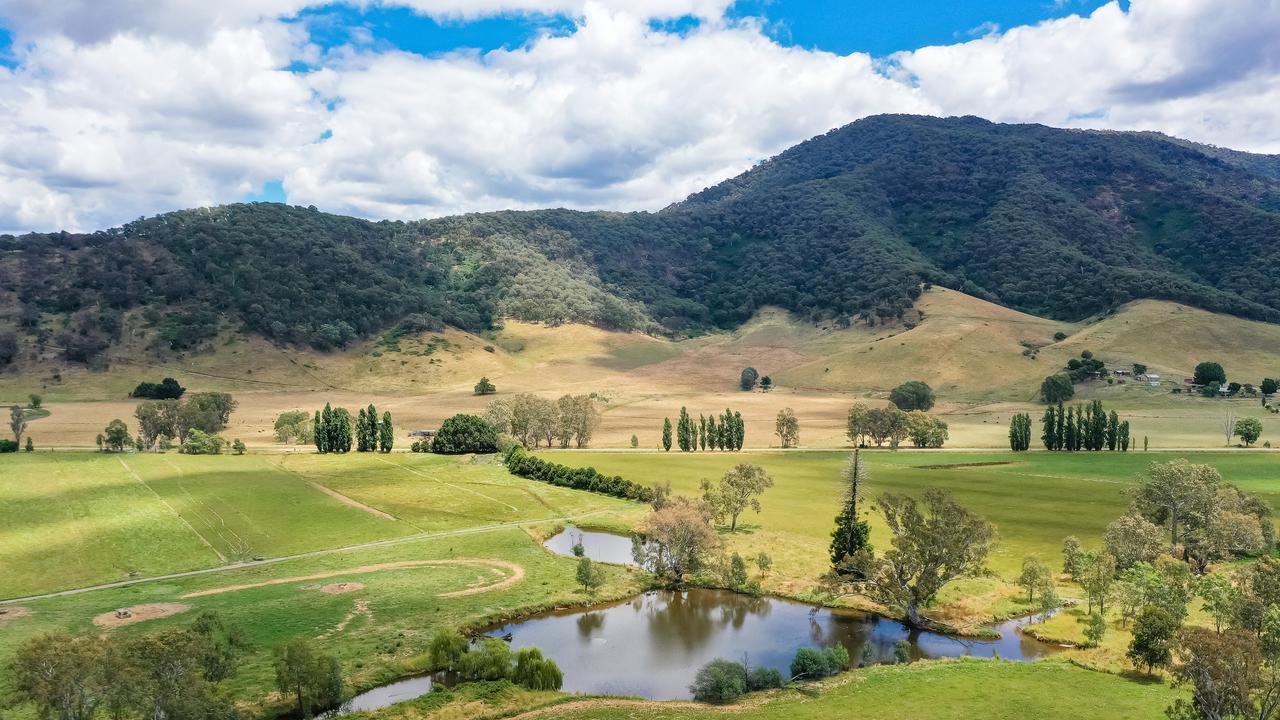 Pehuen Park at Tallangatta South sold at action for $4.9 million.