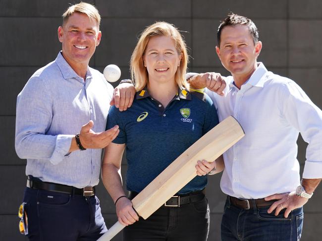 Blackwell (centre) with other former cricketers Shane Warne (left) and Ricky Ponting (right) in 2020. Picture: AAP/Michael Dodge