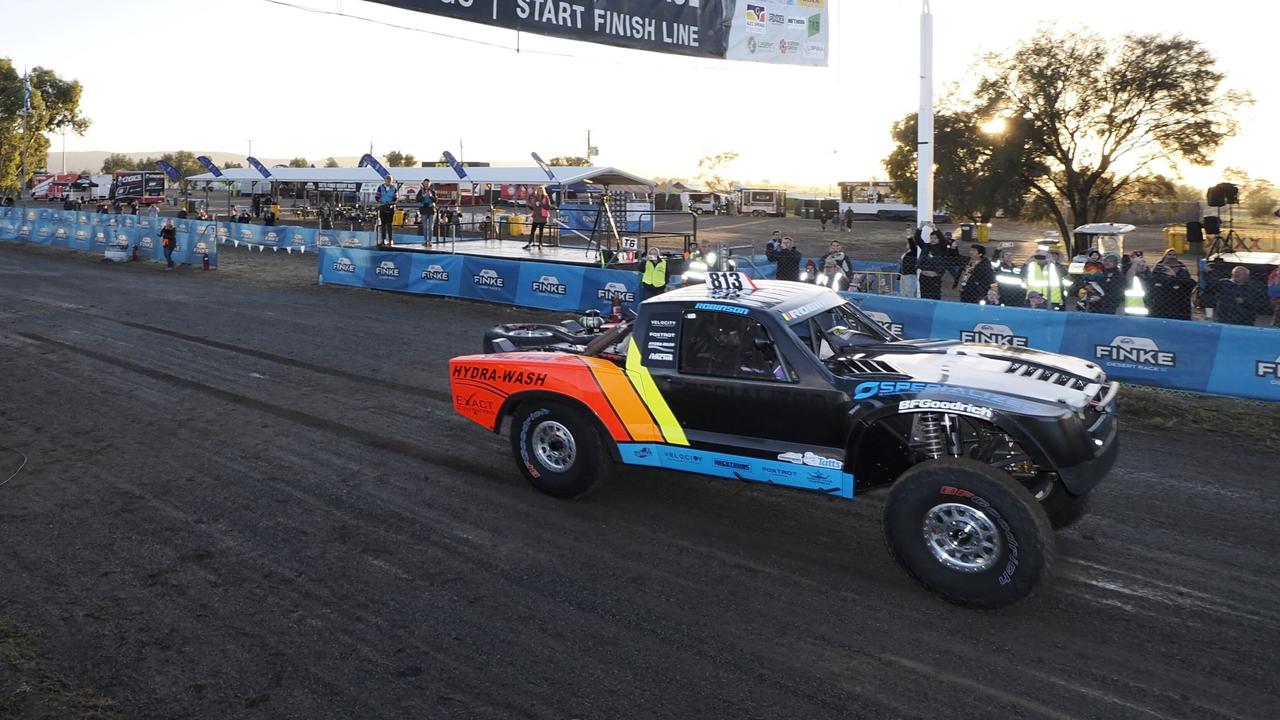 Finke 2025: Battle of the brothers ramps up as desert race takes off