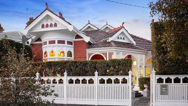 This Kerferd Rd, Albert Park, home sold for $25,000 above its reserve