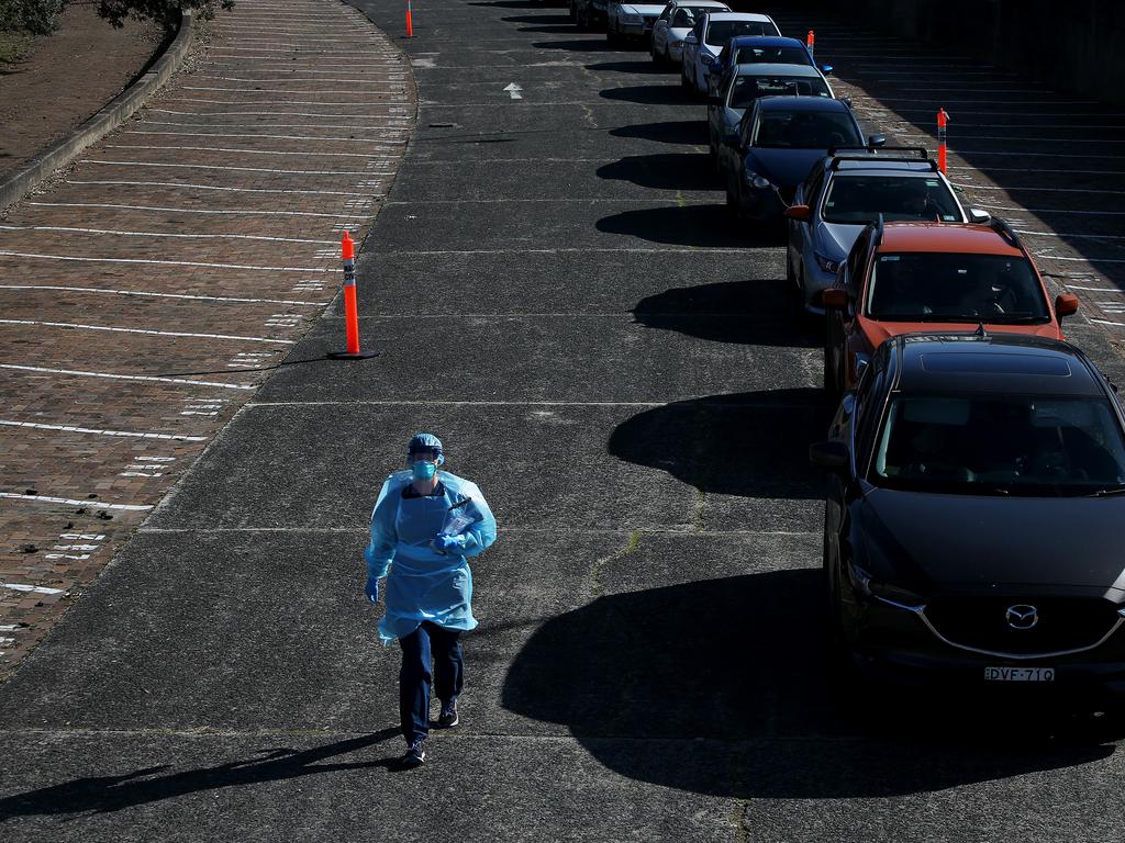 A large queue of cars waiting to be tested for coronavirus at Bondi Beach. Picture: Lisa Maree Williams/Getty Images