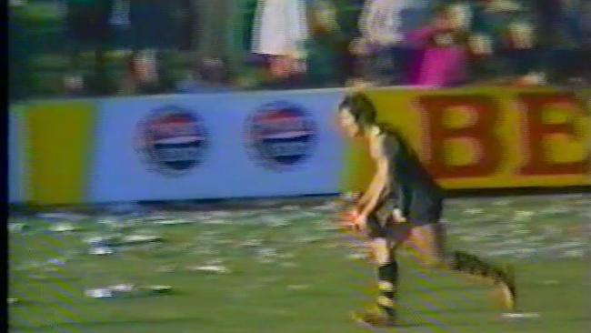 SANFL: Greatest Clashes. Fred Phillis on the run with the ball at the Bay.