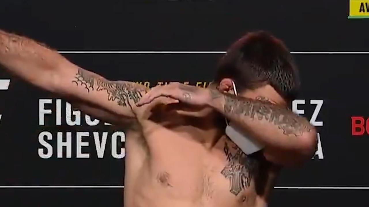 Mike Perry dabbed after missing weight.