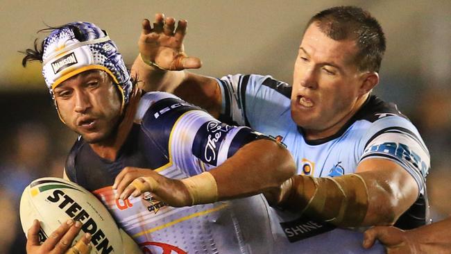 Paul Gallen shows Johnathan Thurston can be beaten.