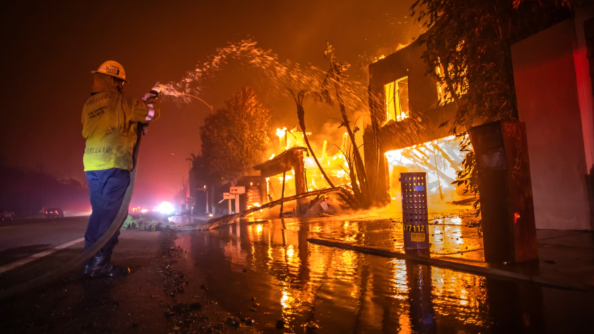 Easing winds assist firefighters in tackling LA blazes