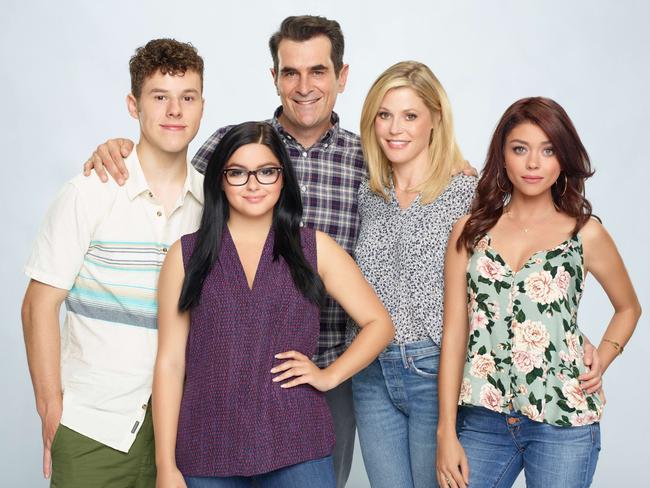 Modern Family: Nolan Gould, Ariel Winter, Ty Burrell, Julie Bowen and Sarah Hyland as The Dunphy family.