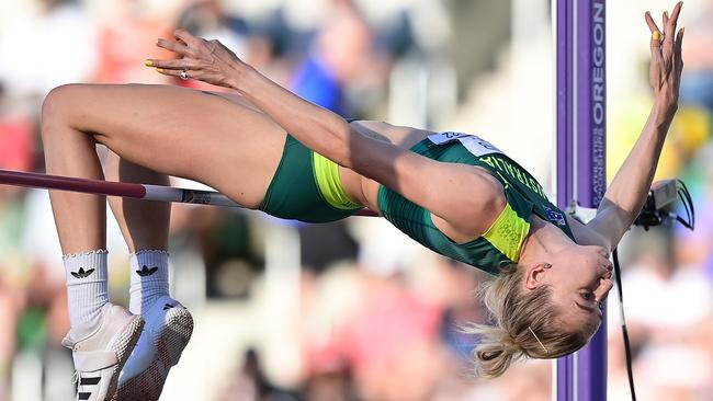 Eleanor Patterson clears the bar in the high jump final. Picture: Hannah Peters/Getty Images