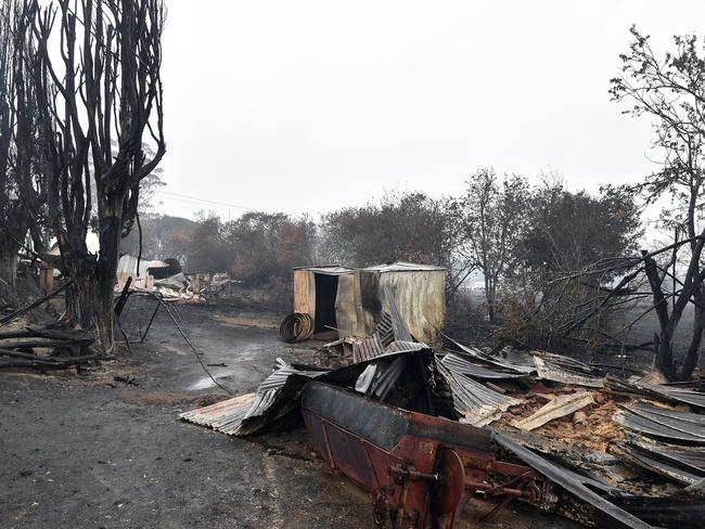 A burnt house is seen after an overnight bushfire in Cobargo in Australia's New South Wales state on January 6, 2020. - Reserve troops were deployed to fire-ravaged regions across three Australian states on January 6 after a torrid weekend that turned swathes of land into smouldering, blackened hellscapes. (Photo by SAEED KHAN / AFP)