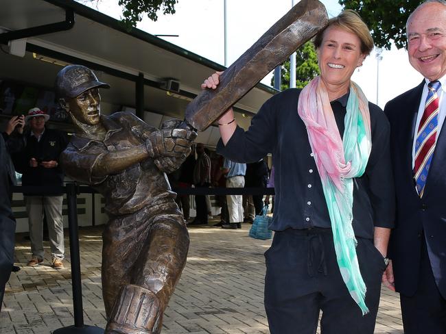 SYDNEY, AUSTRALIA - Newswire Photos JANUARY 05, 2022: Minister for Sport Alister Henskens join Venues NSW Chairman Tony Shepherd AO and the Hon. Dame Quentin Bryce and Legend Cricket Captain Belinda Clark for an event at the Sydney Cricket Ground to unveil the Belinda Clark statue in Sydney. Picture NCA Newswire/ Gaye Gerard