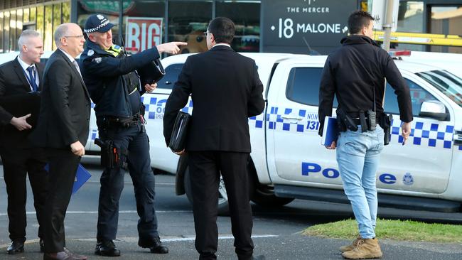 Police investigating after a body was found on Malone St in Geelong. Picture: Alison Wynd