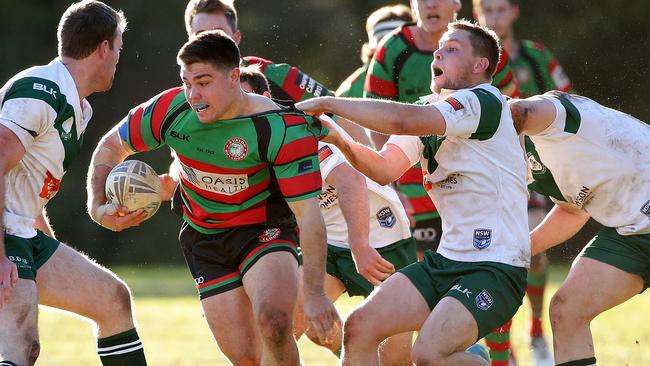 Avalon on the attack in their A-grrade preliminary final against Avalon. Picture: Troy Snook.