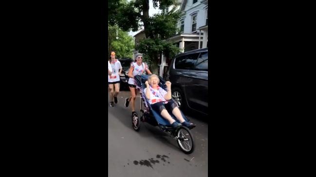 92yo grandmother runs a 5K with her granchildren