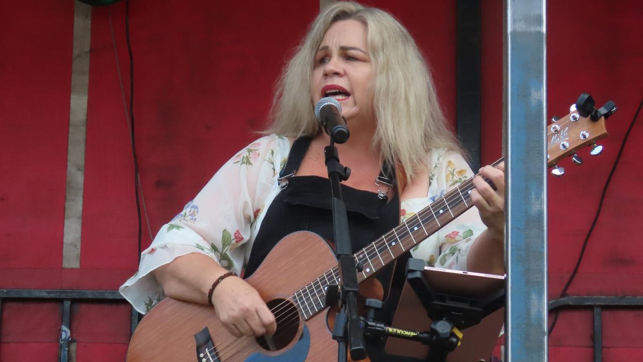 Helen Wintour performing at 'Dinner Under the Stars' by the Kingaroy Men's Shed.