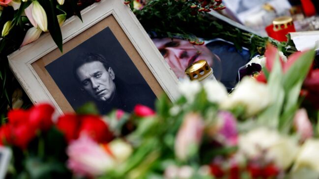 Alexei Navalny’s Mother Says Russian Officials Want Him Buried in Secret