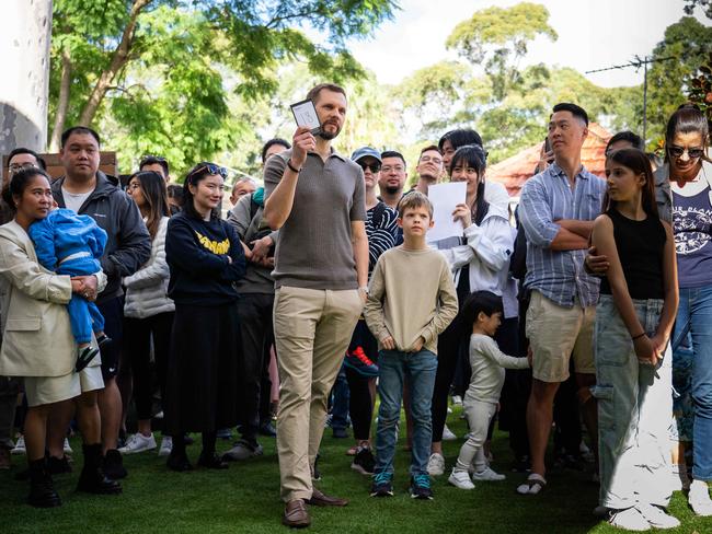 AA bid is made at an auction in Lane Cove on Saturday morning.Photo: Tom Parrish