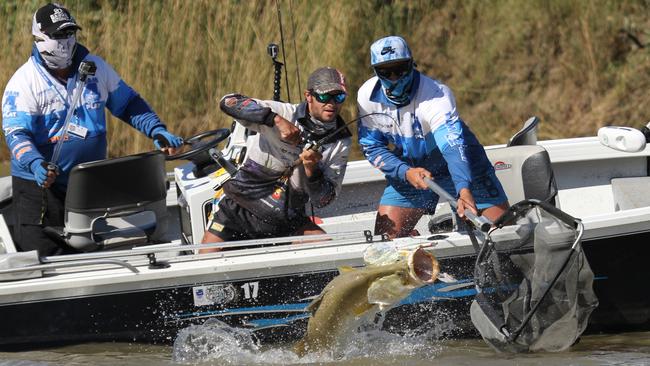 Benny Cole from Team 4 Play lands a beautiful 105cm Barra on day four. PICTURE: ReadItOnline.