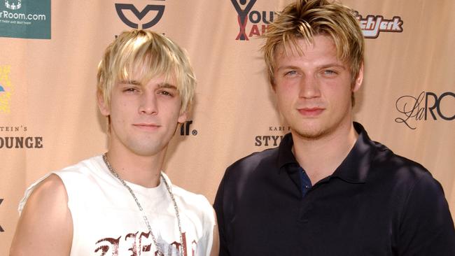 Aaron Carter (left) with brother Nick Carter in 2006.