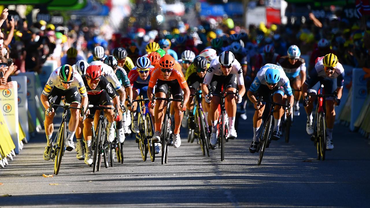 Caleb Ewan (red helmet, second from left) trailed Sam Bennett until the final two metres of the stage. (Photo by Stuart Franklin/Getty Images,)