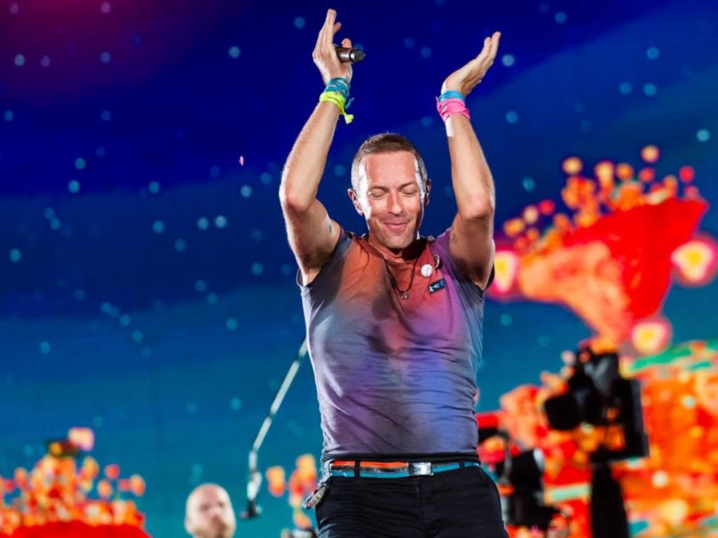 Chris Martin of Coldplay performed a tribute to Shane Warne in Perth. Picture: Duncan Barnes