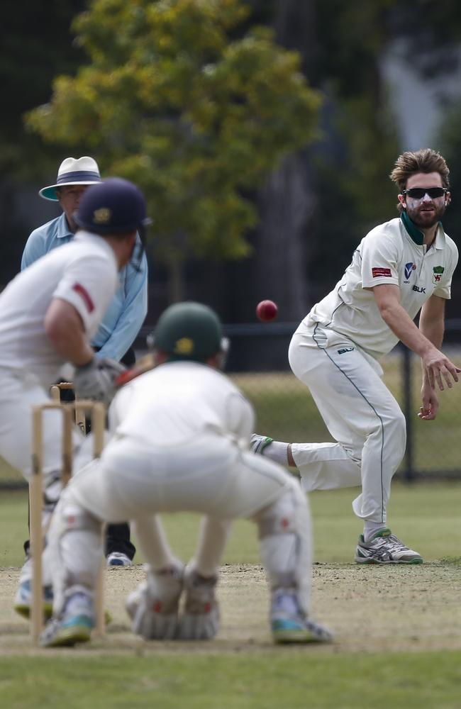 Jacob Thorne bowling for Caulfield last season.