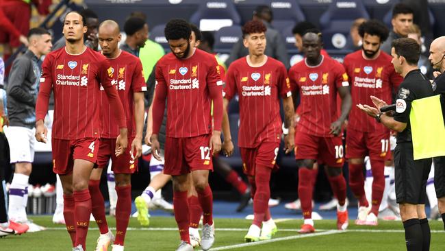 Virgil van Dijk of Liverpool walks out as the Manchester City team create a guard of honor for him and his Liverpool team mates prior to the Premier League match between Manchester City and Liverpool FC at Etihad Stadium on July 02, 2020 in Manchester, England. (Photo by Peter Powell/Pool via Getty Images)