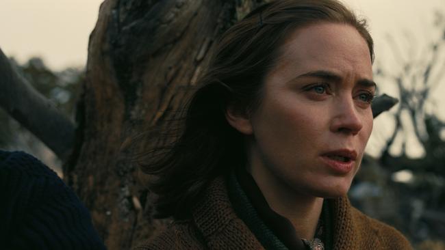 The actor Emily Blunt describes working with Nolan as not “just a film, this is an experience”.