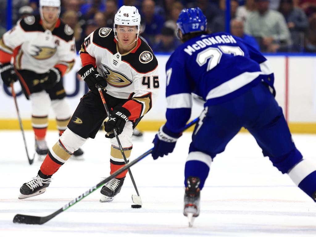 NHL: Hurricanes' Andrei Svechnikov has ridiculous lacrosse style goal