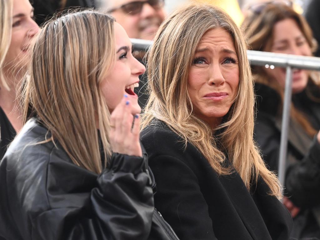 Jennifer Aniston In Tears As Friends Co Star Courteney Cox Receives Hollywood Star Au