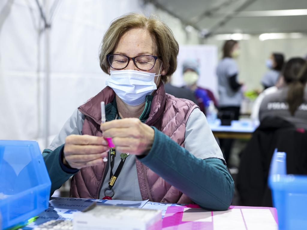 UCHealth clinical pharmacist Mary Cousins prepares a dose of the Pfizer-BioNTech COVID-19 vaccine. Picture: Michael Ciaglo/Getty Images