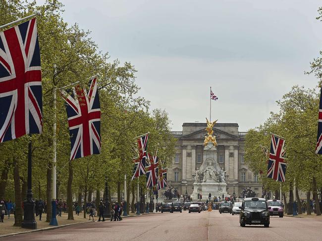 Britain's Union flags line the Mall leading to Buckingham Palace (Background) in central London on May 2, 2015. Prince William's wife Kate gave birth to a baby girl on Saturday to cheers from a crowd outside the hospital as Britain celebrated the royal family's new fourth in line to the throne. AFP PHOTO / NIKLAS HALLE'N