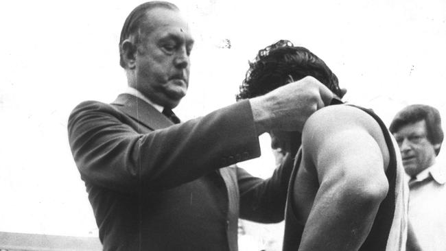 Maurice Rioli is awarded the Norm Smith Medal the 1982 Grand Final.