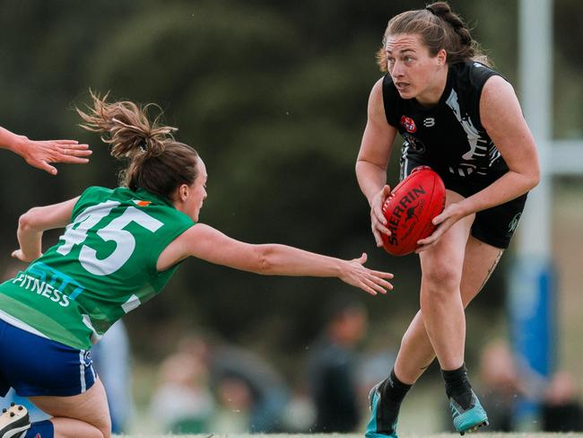 Ireland v New Zealand in the women's competition at the AFI World 9s.