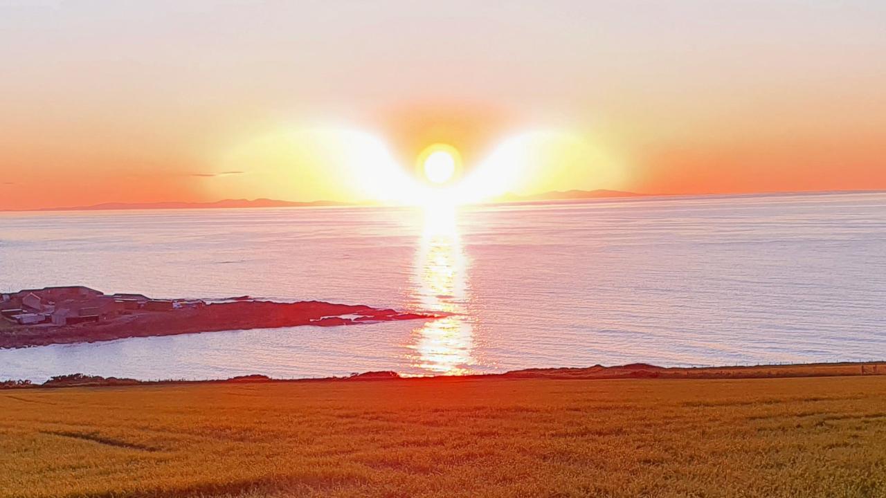 Amateur photographer captures angelic sunset in Scotland news.au — Australias leading news site pic picture