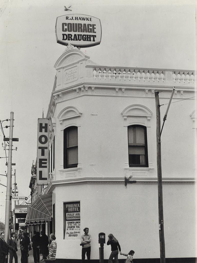 1973. The R.J. Hawke Hotel (formerly Phoenix), Brunswick.