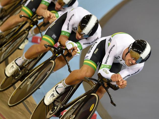 Team Australia compete in the Men's Team Pursuit round 1 during the 2016 Track Cycling World Championships at the Lee Valley VeloPark in London on March 3, 2016 / AFP / ERIC FEFERBERG