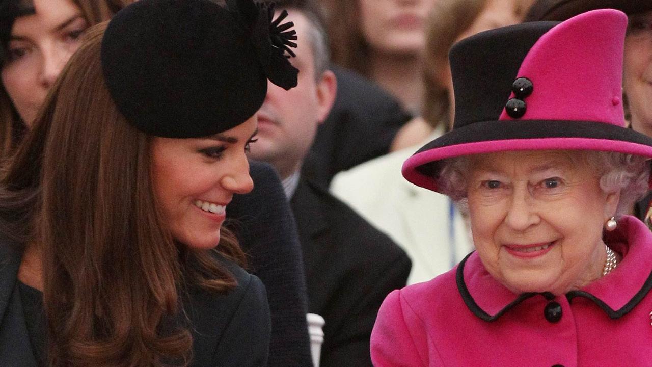 Kate Middleton visits Queen at Buckingham Palace amid Meghan Markle ...