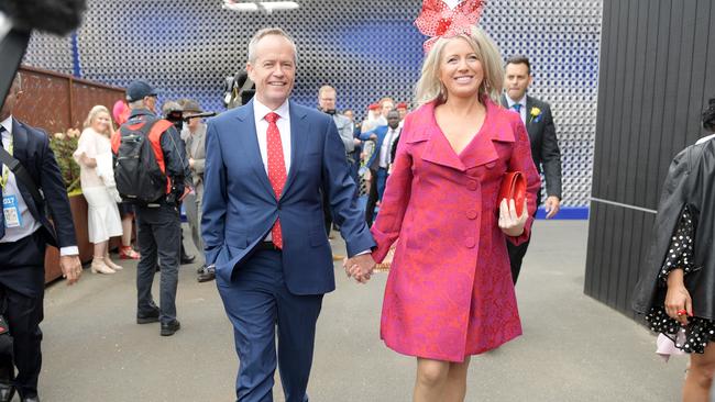 Bill Shorten and wife Chloe Shorten head to Lion’s marquee. Picture: AAP