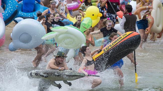 And they’re off. (AAP IMAGE / Troy Snook)