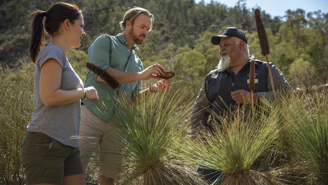 Supplied Editorial Mick McKenzie with visitors to Wilpena Pound. Picture: Tourism Australia