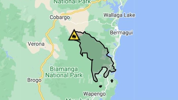 The horror bushfire has been downgraded to 'advice' as efforts from fire crews continue. Picture: Fires Near Me.