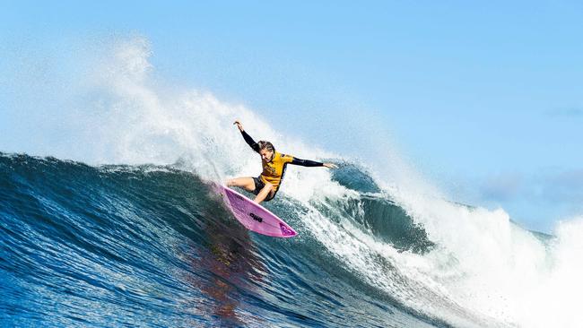 TOPSHOT - Surfing World Champion Stephanie Gilmore from Australia advances to the Semifinals of the 2018 Beachwaver Maui Pro after winning Quarterfinal Heat 2 at Honolua Bay, Maui, Hawaii, on November 27, 2018. - Gilmore was confirmed as world champion at the season-ending Maui Pro when her only challenger, the American Lakey Peterson, failed to progress past the early stages of the event. (Photo by Kelly Cestari / www.worldsurfleague.com / AFP) / RESTRICTED TO EDITORIAL USE - MANDATORY CREDIT "WSL/ Kelly CESTARI " - NO MARKETING - NO ADVERTISING CAMPAIGNS - DISTRIBUTED AS A SERVICE TO CLIENTS