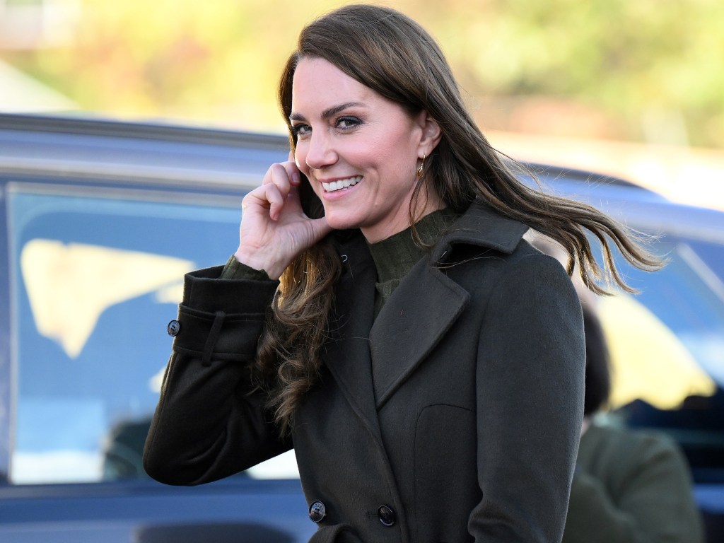 UXBRIDGE, ENGLAND - NOVEMBER 09: Catherine, Princess of Wales reacts as she leaves after her visit to Colham Manor Children's Centre in Hillingdon with the Maternal Mental Health Alliance on November 9, 2022 in Uxbridge, England. (Photo by Daniel Leal - WPA Pool/Getty Images)