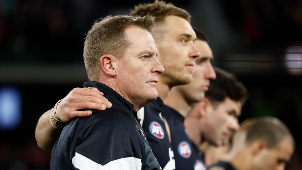 MELBOURNE, AUSTRALIA - SEPTEMBER 08: Michael Voss, Senior Coach of the Blues and Patrick Cripps of the Blues pause for the national anthem during the 2023 AFL First Elimination Final match between the Carlton Blues and the Sydney Swans at Melbourne Cricket Ground on September 08, 2023 in Melbourne, Australia. (Photo by Michael Willson/AFL Photos via Getty Images)