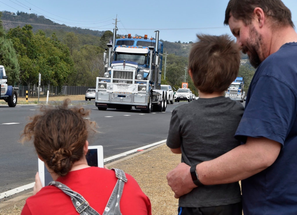 Lights on the Hill convoy leaves Withcott heading to Gatton. September 2017. Picture: Bev Lacey